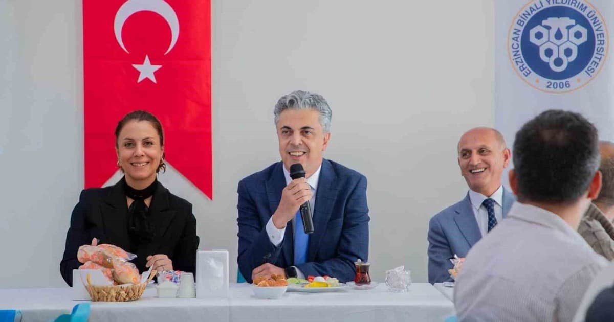 Rektör Kuyrukluyıldız, üniversite personeliyle kahvaltıda buluştu
