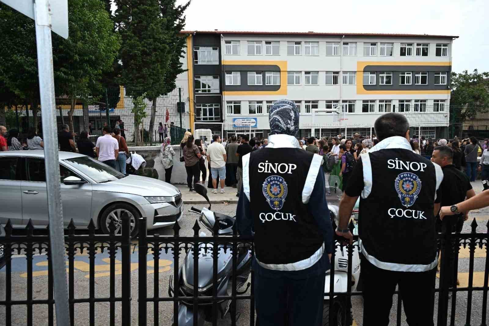 Sinop’ta okul çevreleri ve servislere denetim