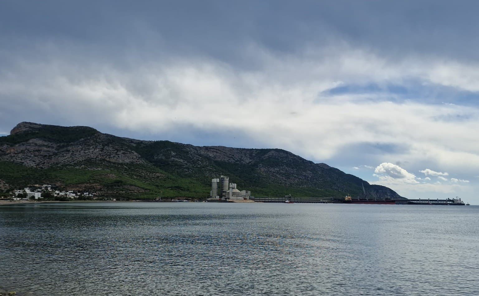 Akdeniz’de çıkan hortum görüntülendi