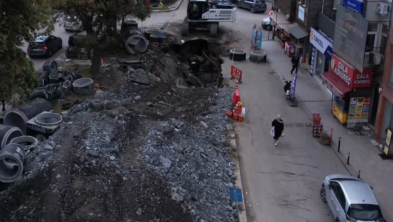 Eyüpsultan Bulvarı’nda altyapı çalışmaları sırasında kısmi göçük