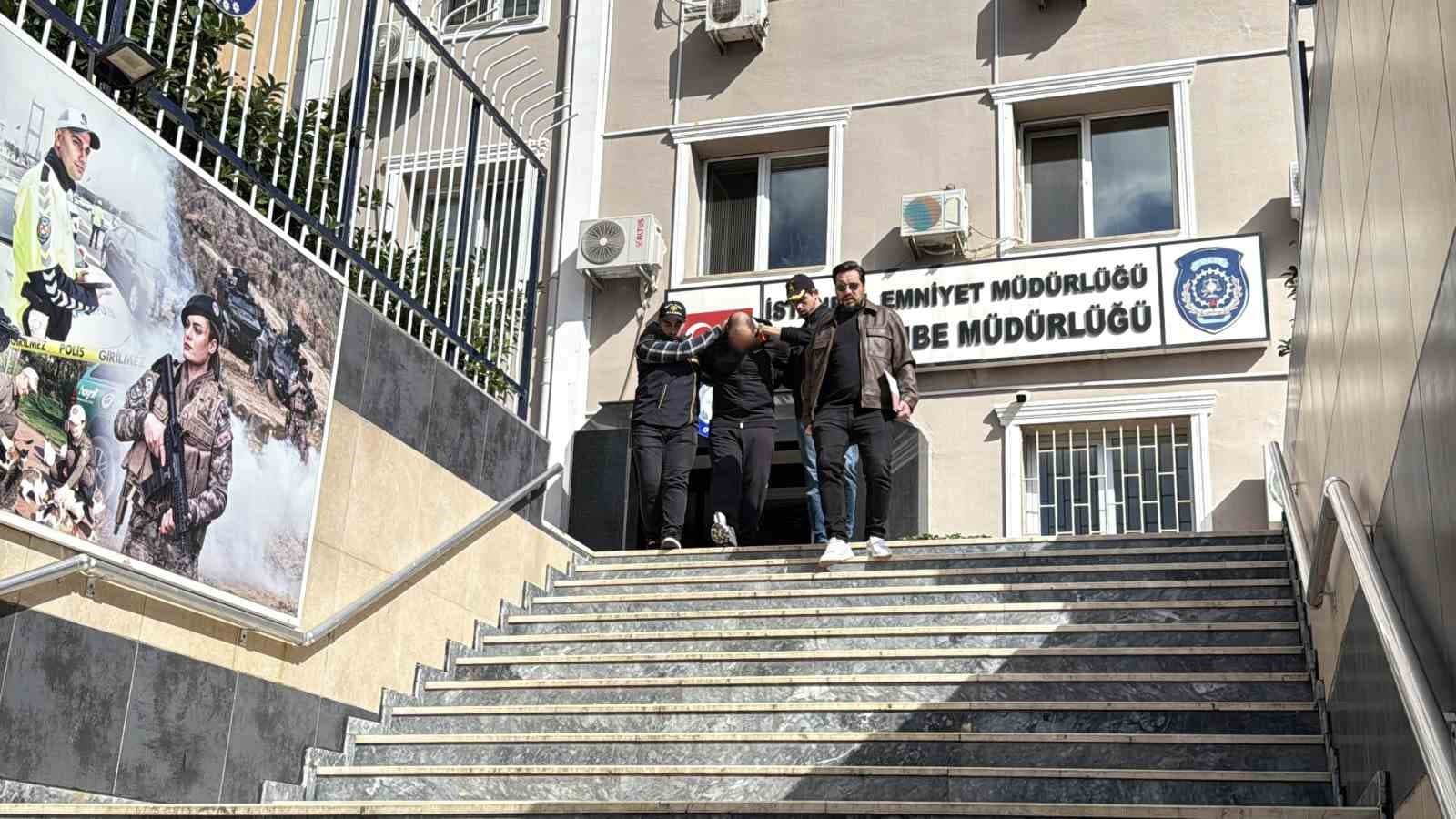 İşlediği suçlardan 30 yıl kesinleşmiş hapis cezası bulunan ve 9 yılı aşkın süredir aranan şüpheli Gaziosmanpaşa’da yakalandı