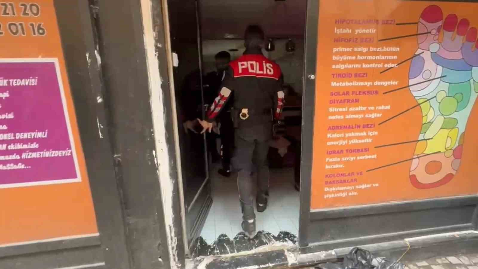 Bursa’da fuhuş operasyonu: 21 kadın kurtarıldı, 12 şüpheli gözaltına alındı