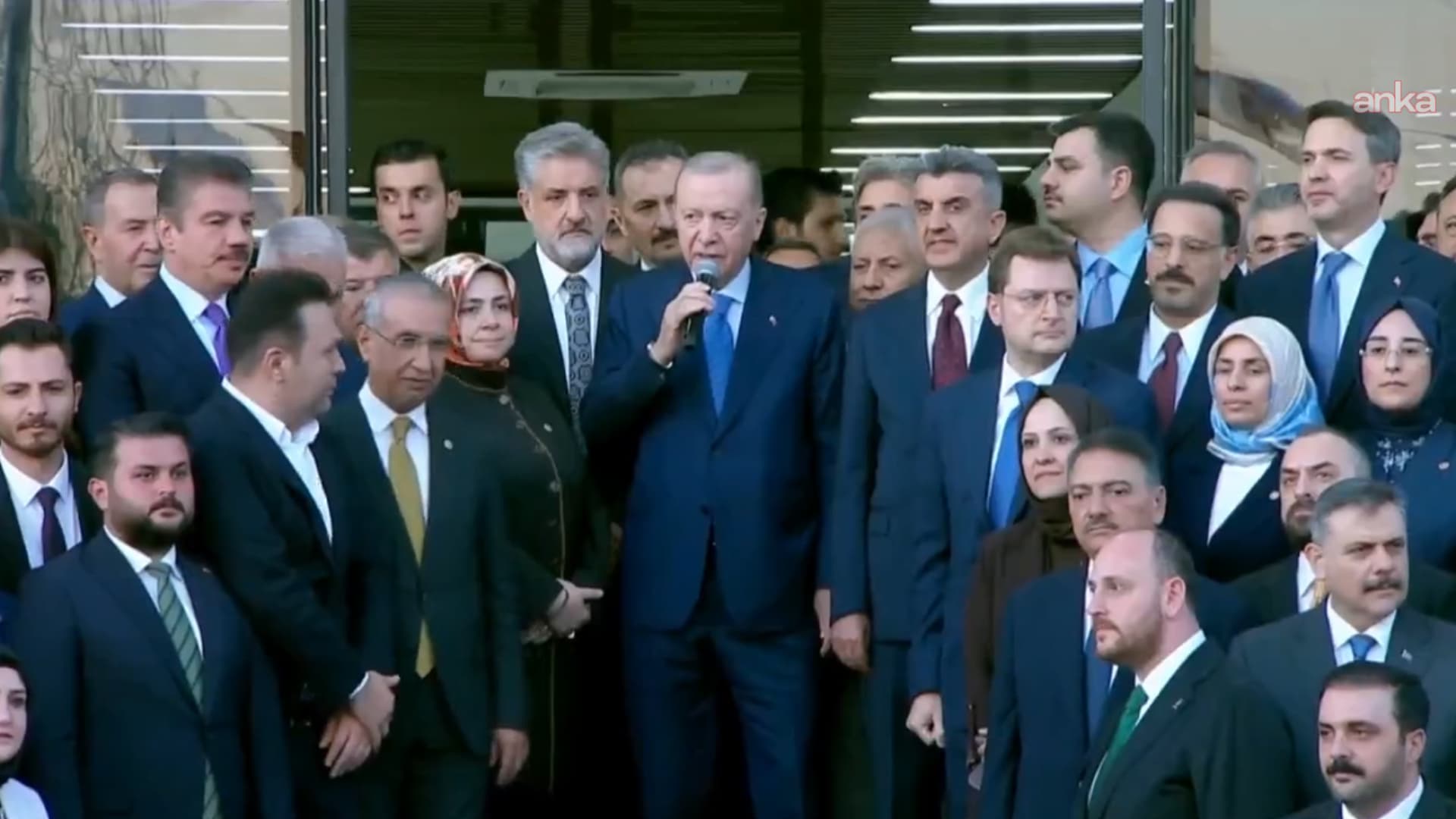 AK Parti'nin yeni il binasını açtı