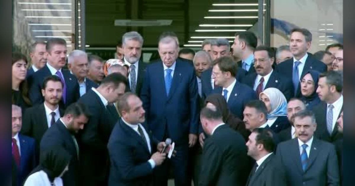 Cumhurbaşkanı Erdoğan: "Biz bu makamlarda sizlere hizmetkar olmak için varız"