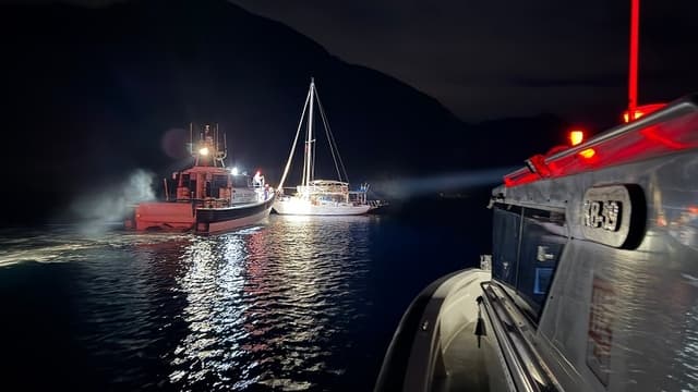 Muğla açıklarındaki gezi teknesinde 15 düzensiz göçmen yakalandı