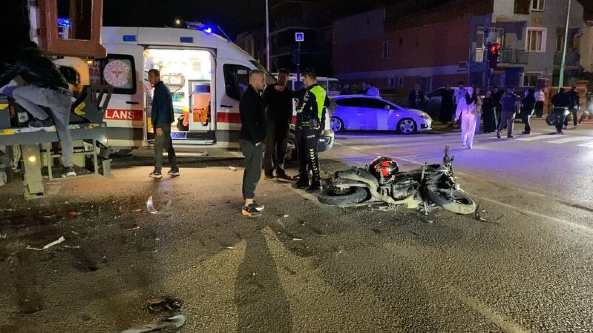 Motosiklet ile sepetli vinç çarpıştı: 1 ölü, 1 ağır yaralı