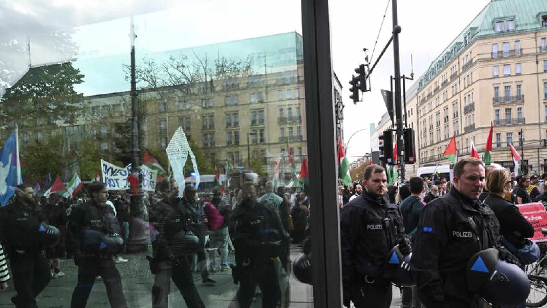 Berlin'de binlerce kişiden gösteri