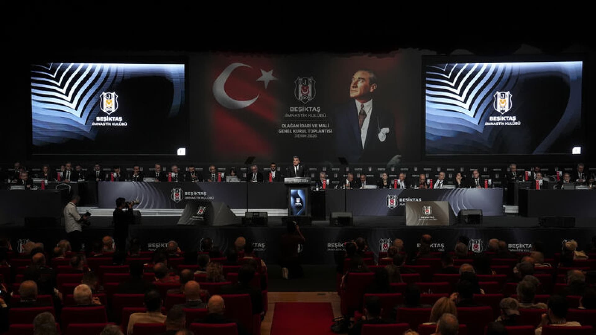 Beşiktaş'ta seçimli olağanüstü genel kurul!