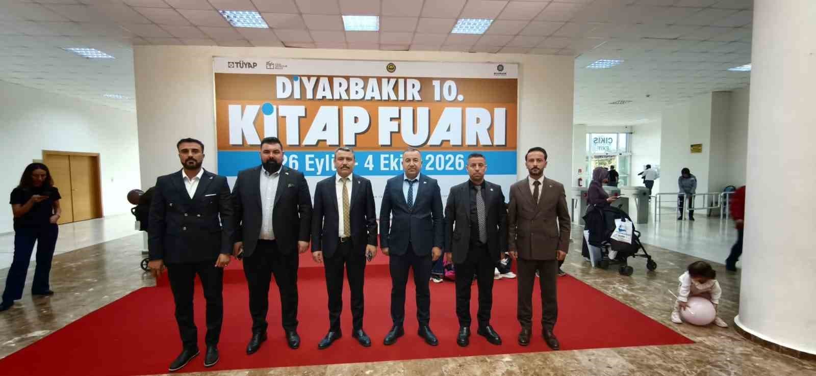 MHP Diyarbakır İl Başkanı Özcoşkun ve yönetimi, Kitap Fuarını gezdi