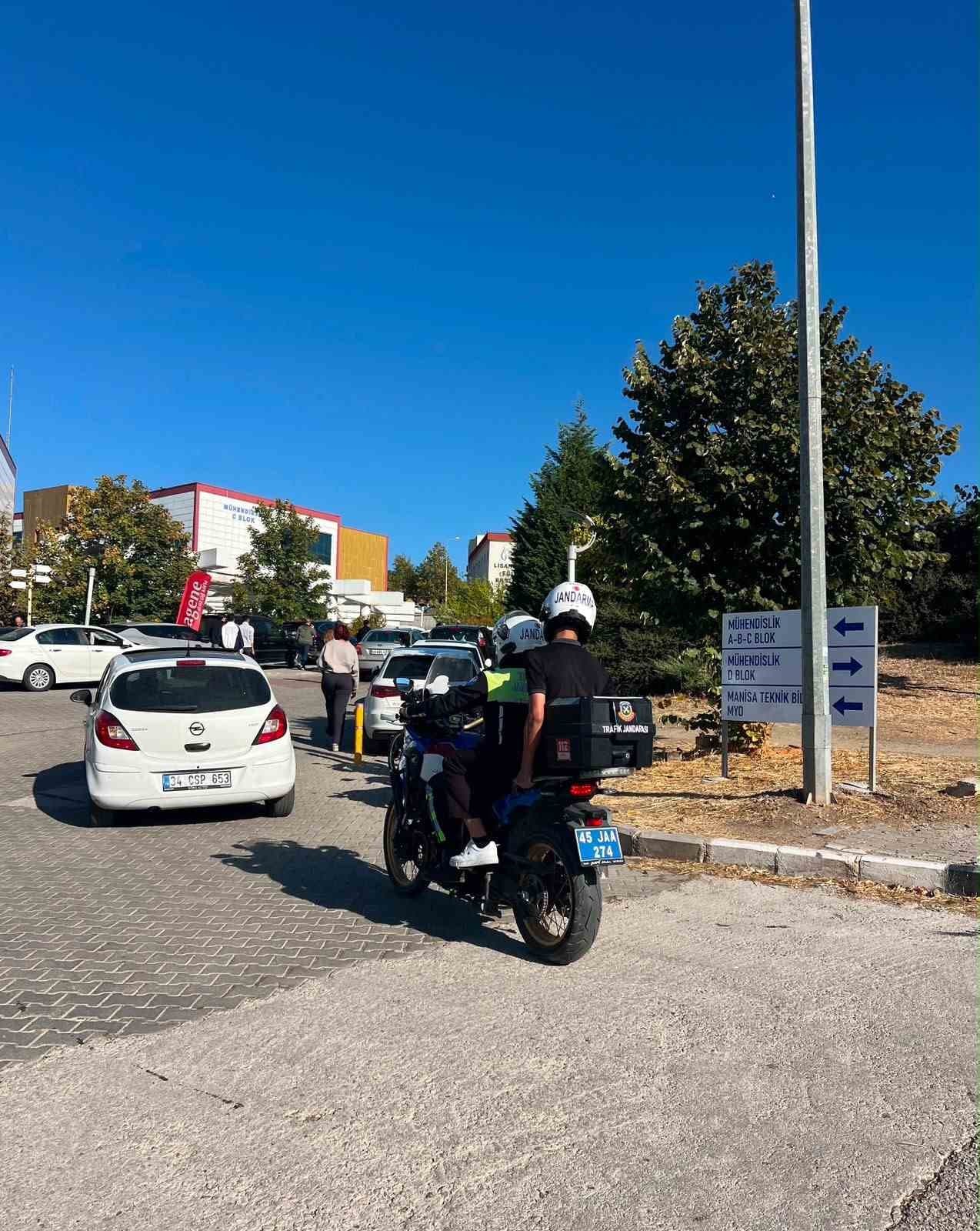 Kimliğini unutan adayın imdadına jandarma yetişti