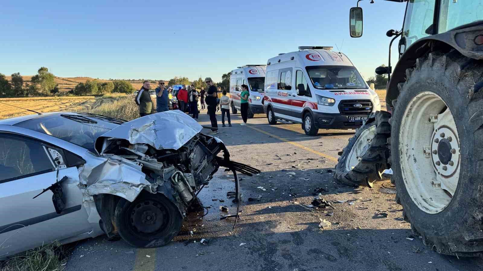 Edirne’de traktör otomobille çarpıştı: 1 yaralı