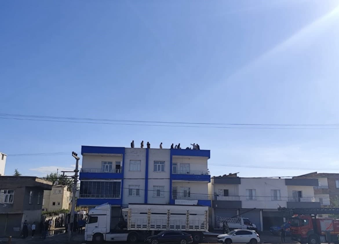 Diyarbakır’da kahreden olay: Usta hayatını kaybetti, 2 çırağı ağır yaralandı