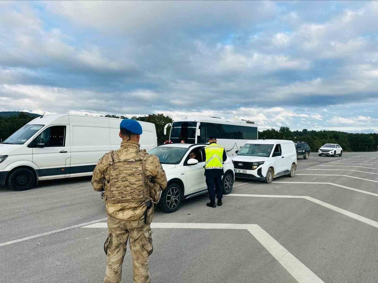 Bilecik’te 2 aranan şahıs yakalandı
