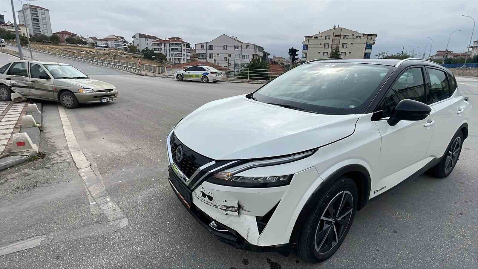Karaman’da ciple otomobil çarpıştı: 2 yaralı