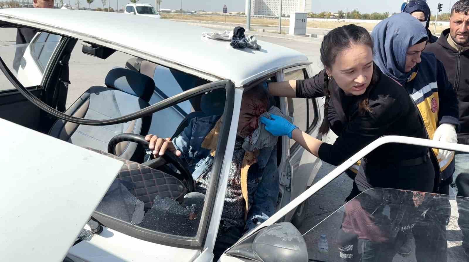 Aksaray’da iki otomobil çarpıştı: 2 yaralı