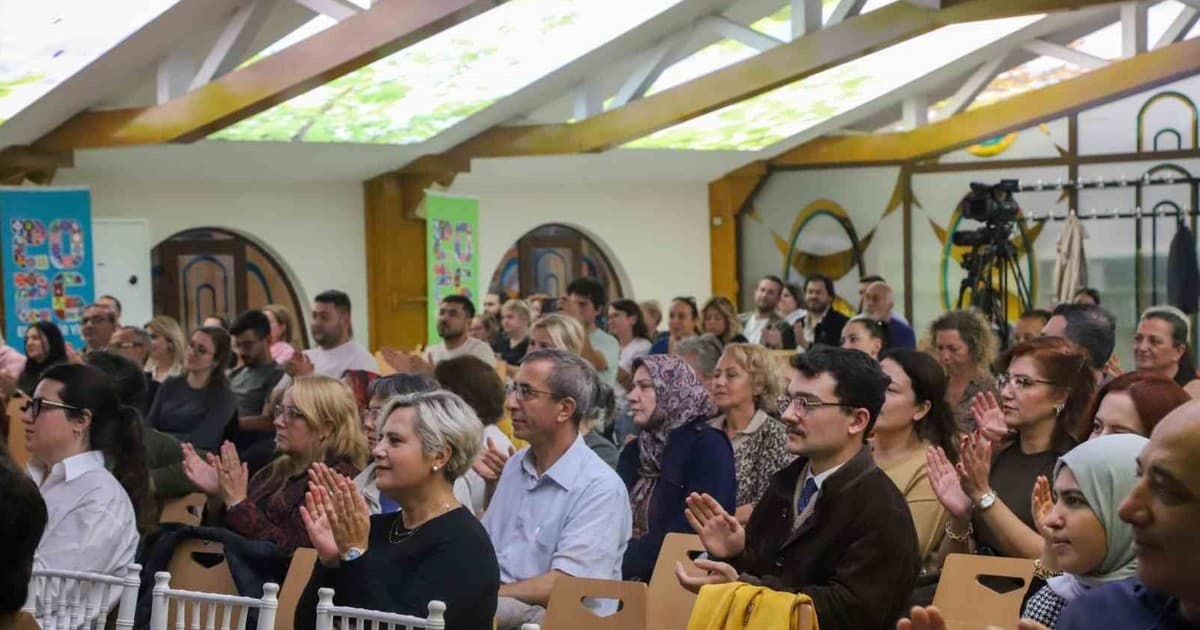 Eskişehir’in ’Neşe’si Uluslararası Yunus Emre Edebiyat Şenliği oldu