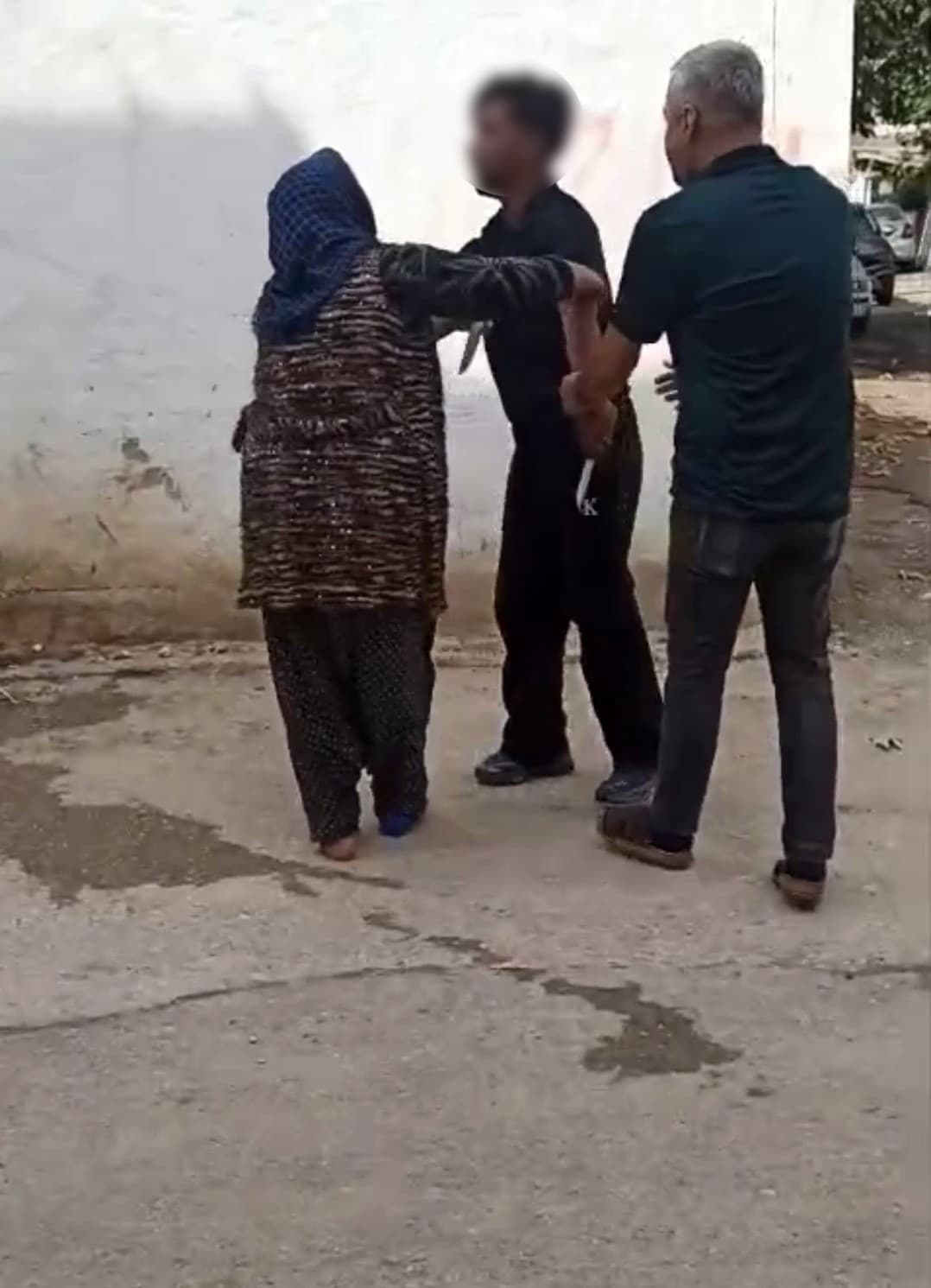Çift bıçakla kavgaya koştu