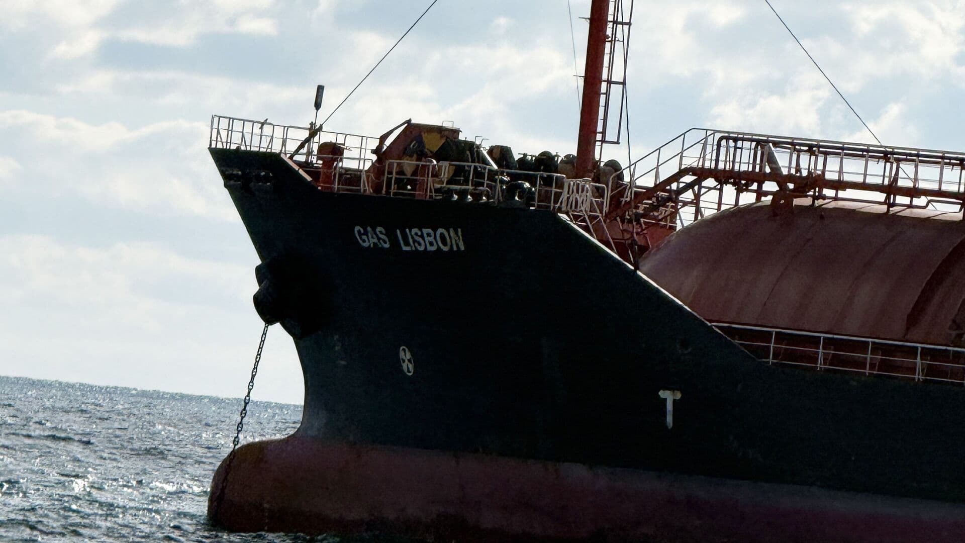 Saldırıya uğrayan gemi İstanbul'da