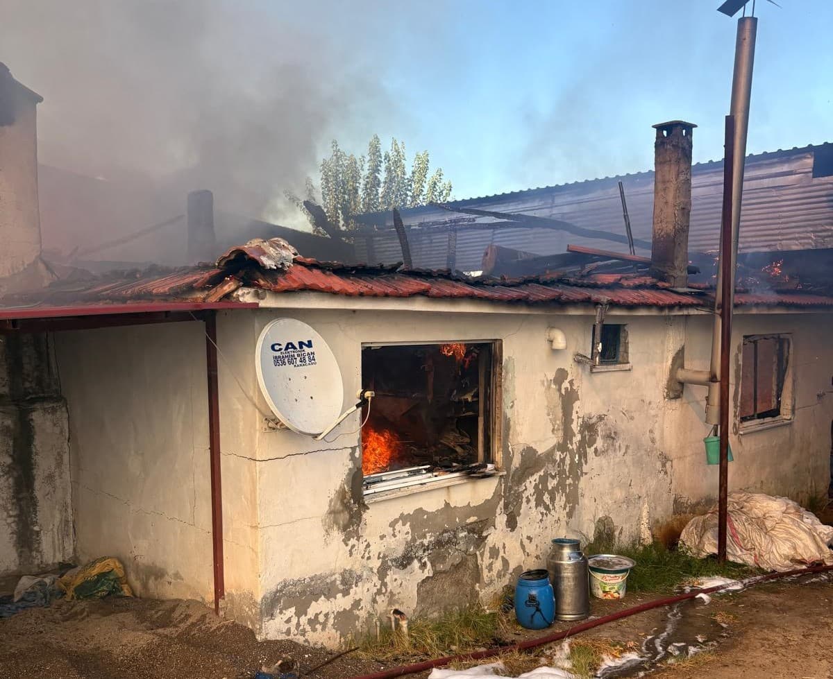 Karacasu’daki ev yangını söndürüldü