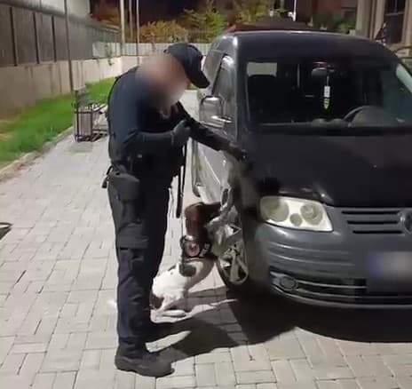 Araçların motorunda uyuşturucu sevk eden 3 şüpheli tutuklandı