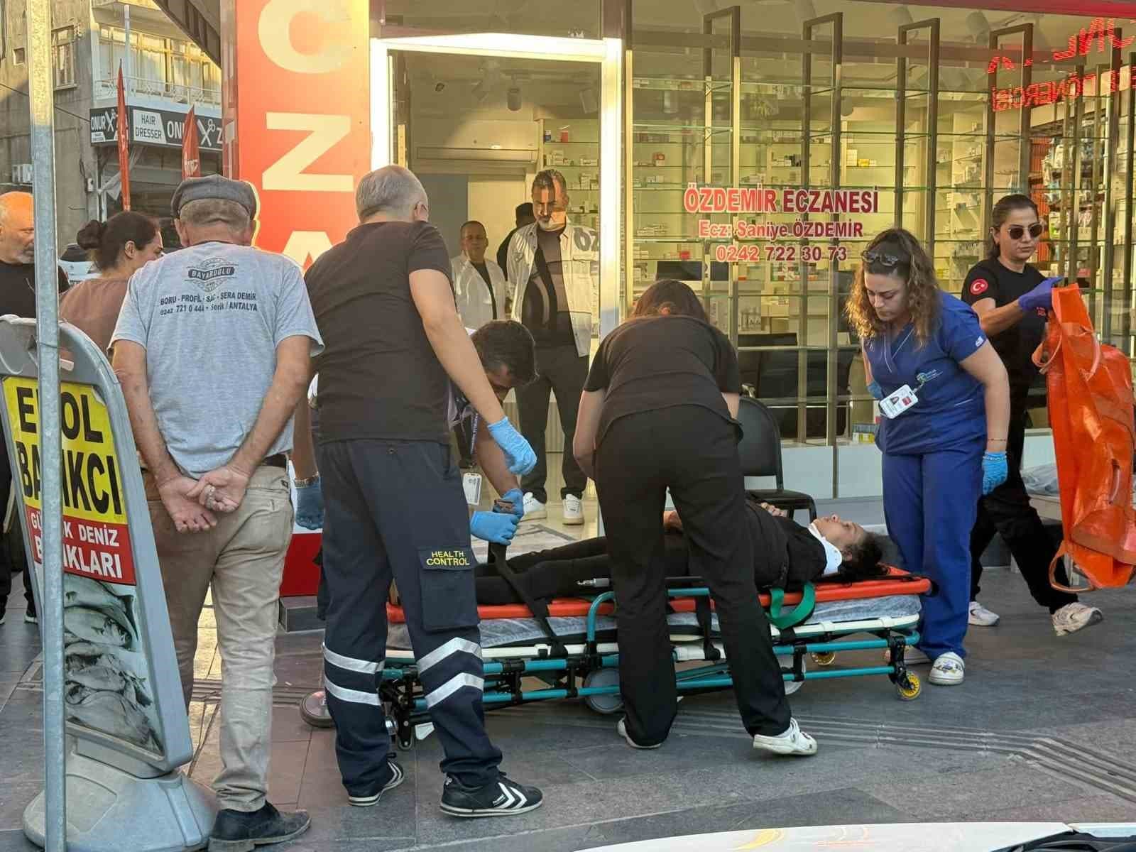 Antalya’da otomobil ile motosiklet çarpıştı: 2 yaralı
