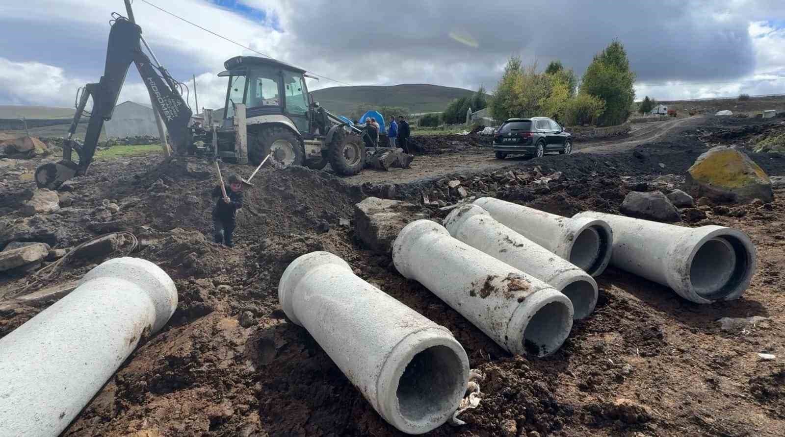 Ardahan’da güvenli ulaşım için köy yollarında genişletme çalışması