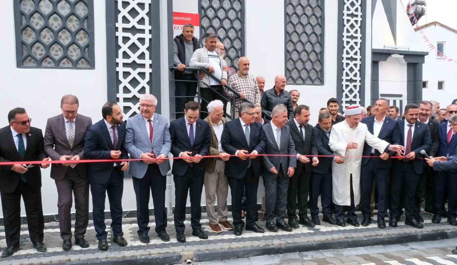 Elazığ'daki Yangından Kaçan Kaplumbağaya Vatandaşlar Can Suyu Oldu