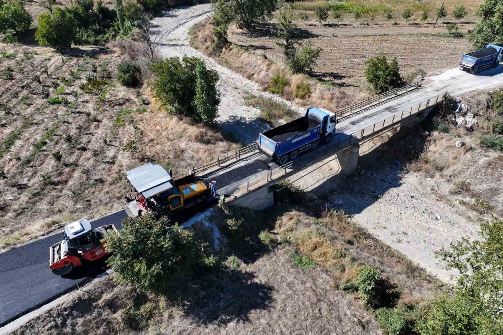 Sarıgöl'de 6 Kilometrelik Güzergahta Rekor Sıcak Asfalt Hamlesi