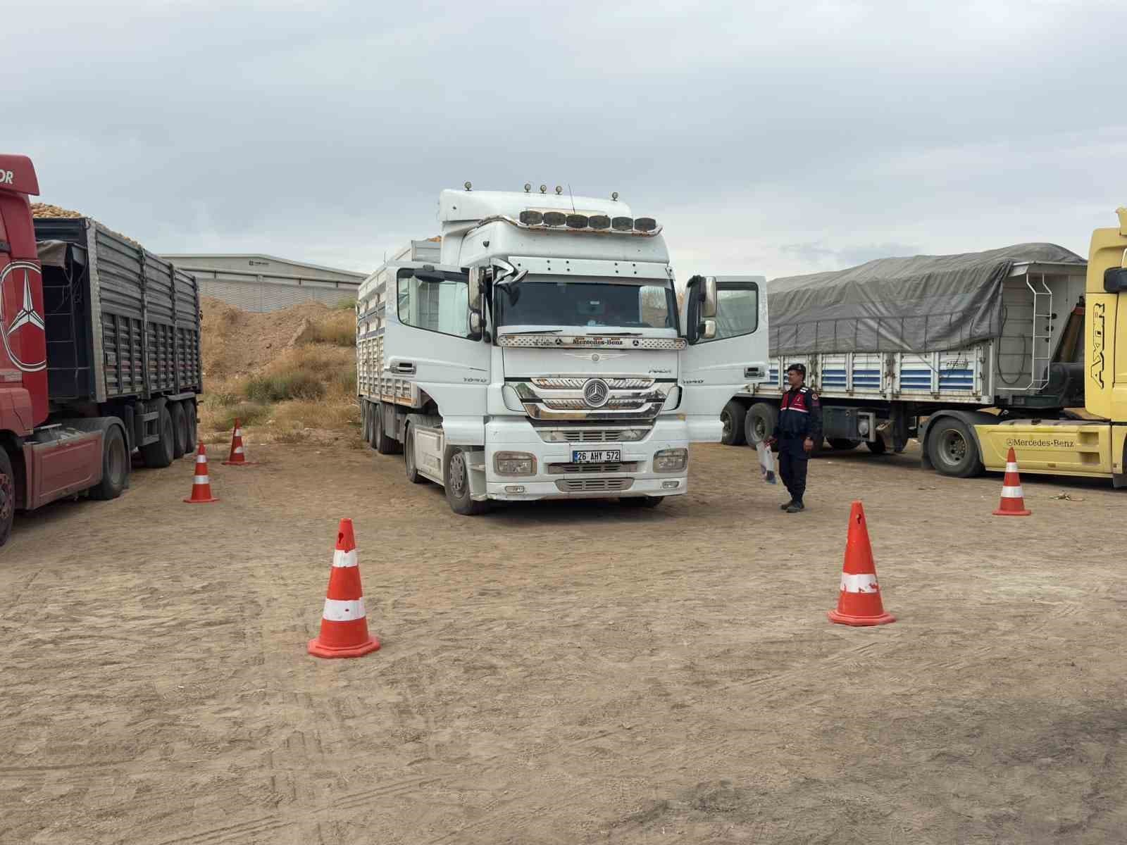 Kullandığı tırın içinde ölü bulundu