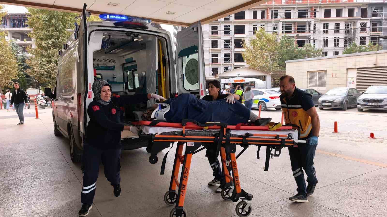 Otobüsün çarpmasıyla ağır yaralanan kadın, hayat mücadelesini kaybetti