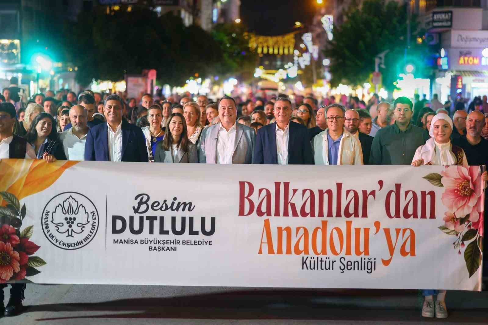 Balkanlardan Anadolu’ya Kültür Şenliği’nde Candan Erçetin coşkusu