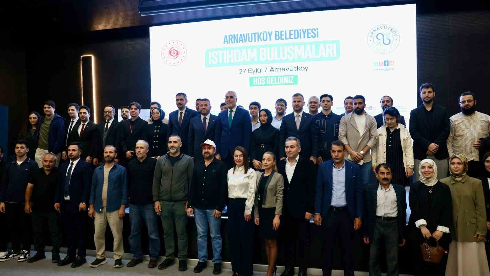 Bakan Işıkhan Arnavutköy Belediyesi’nin istihdam çalışmaları kapsamında üreten gençlerle buluştu