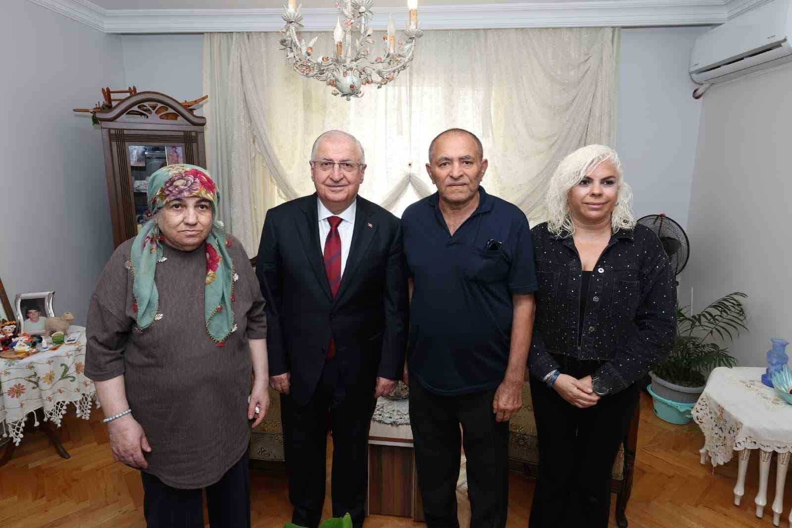 Bakan Güler, şehit Alaattin Buluç’un ailesini ziyaret etti