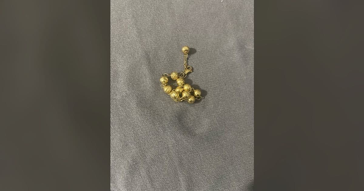 Yolda altın bileklik buldu, sahibine teslim etti