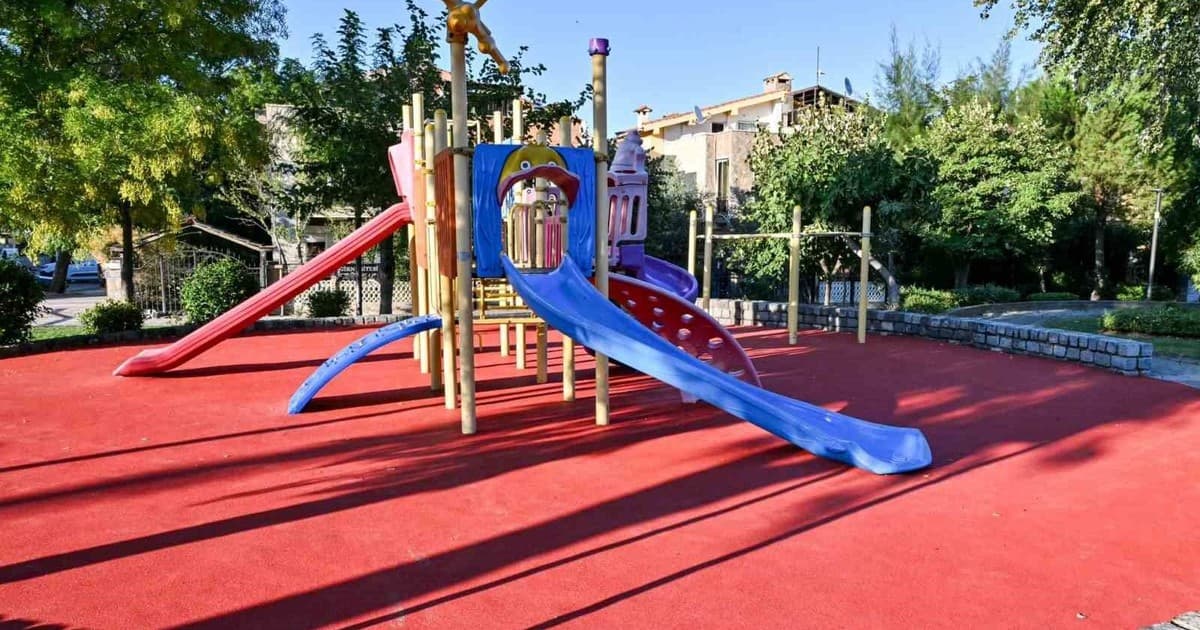 Manisa’da park ve oyun alanlarına güvenli zemin