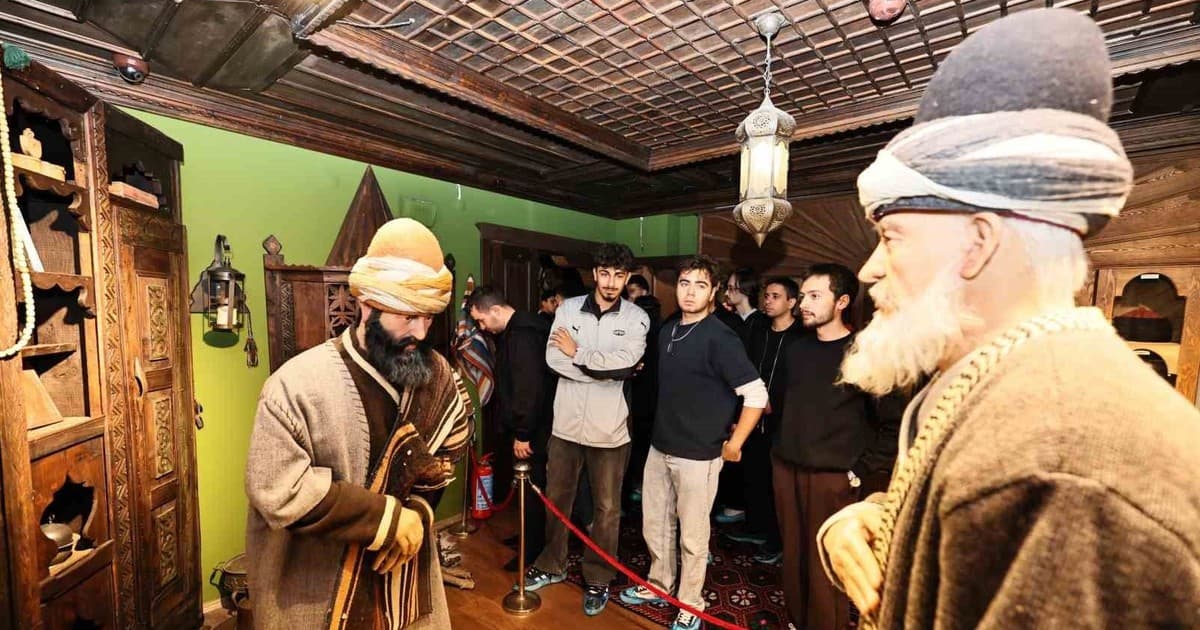 Yeni üniversiteliler Manisa’nın tarihi ve kültürel zenginliklerini keşfetti