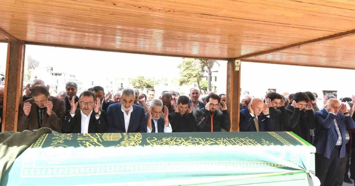 Palandöken Belediyesi eski başkanı Orhan Bulutlar’ın acı günü: Kız Kardeşi Edibe Avcı son yolculuğuna uğurlandı