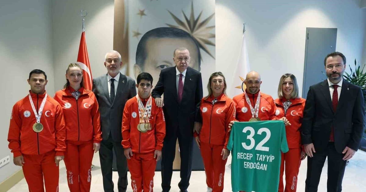 Cumhurbaşkanı Erdoğan, Türkiye Özel Sporcular Spor Federasyonu temsilcileriyle bir araya geldi