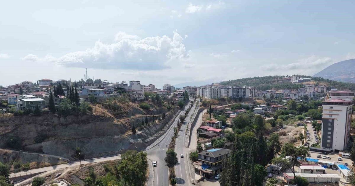 Kırıkhan’da 5 ana arterde ulaşım altyapısı yenilendi