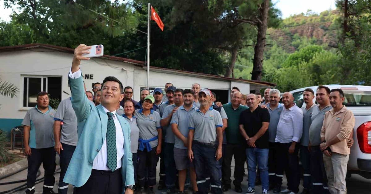 Başkan Ünlü Temizlik İşleri Müdürlüğü personeli ile bir araya geldi