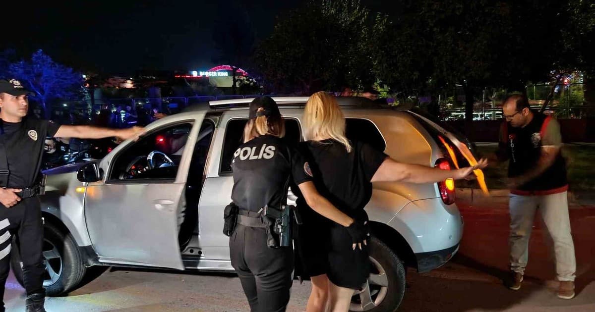 Adana’da huzur ve güven uygulaması: 66 aranan şahıs yakalandı, 2 bin 241 adet uyuşturucu hap ele geçirildi
