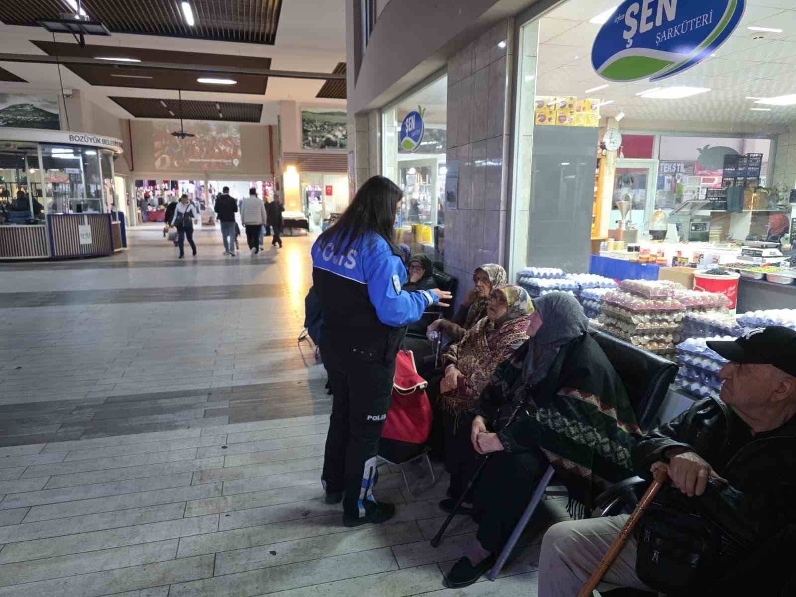 Bozüyük'te Polisten Pazar Yerinde Dolandırıcılık ve Sahte Para Bilgilendirmesi