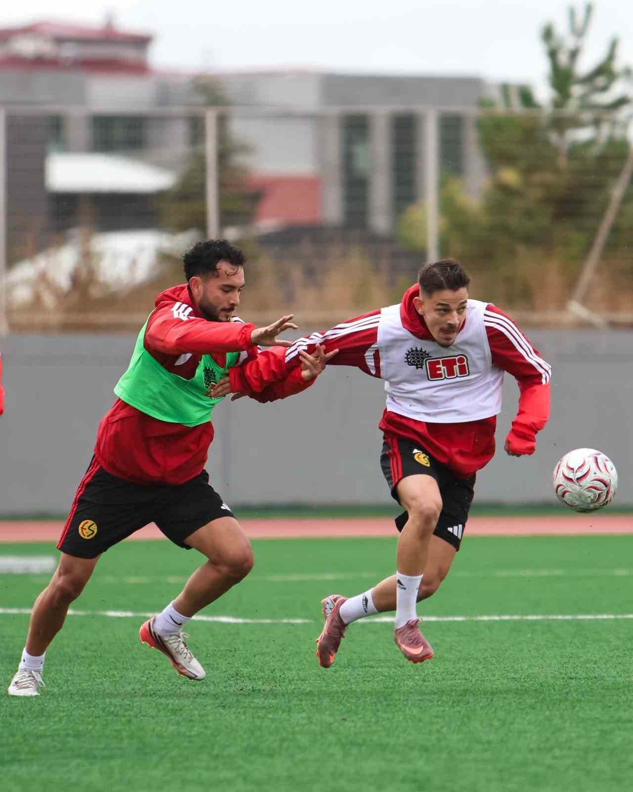Eskişehirspor, Akşehir Deplasmanı Öncesi Temposunu Artırıyor