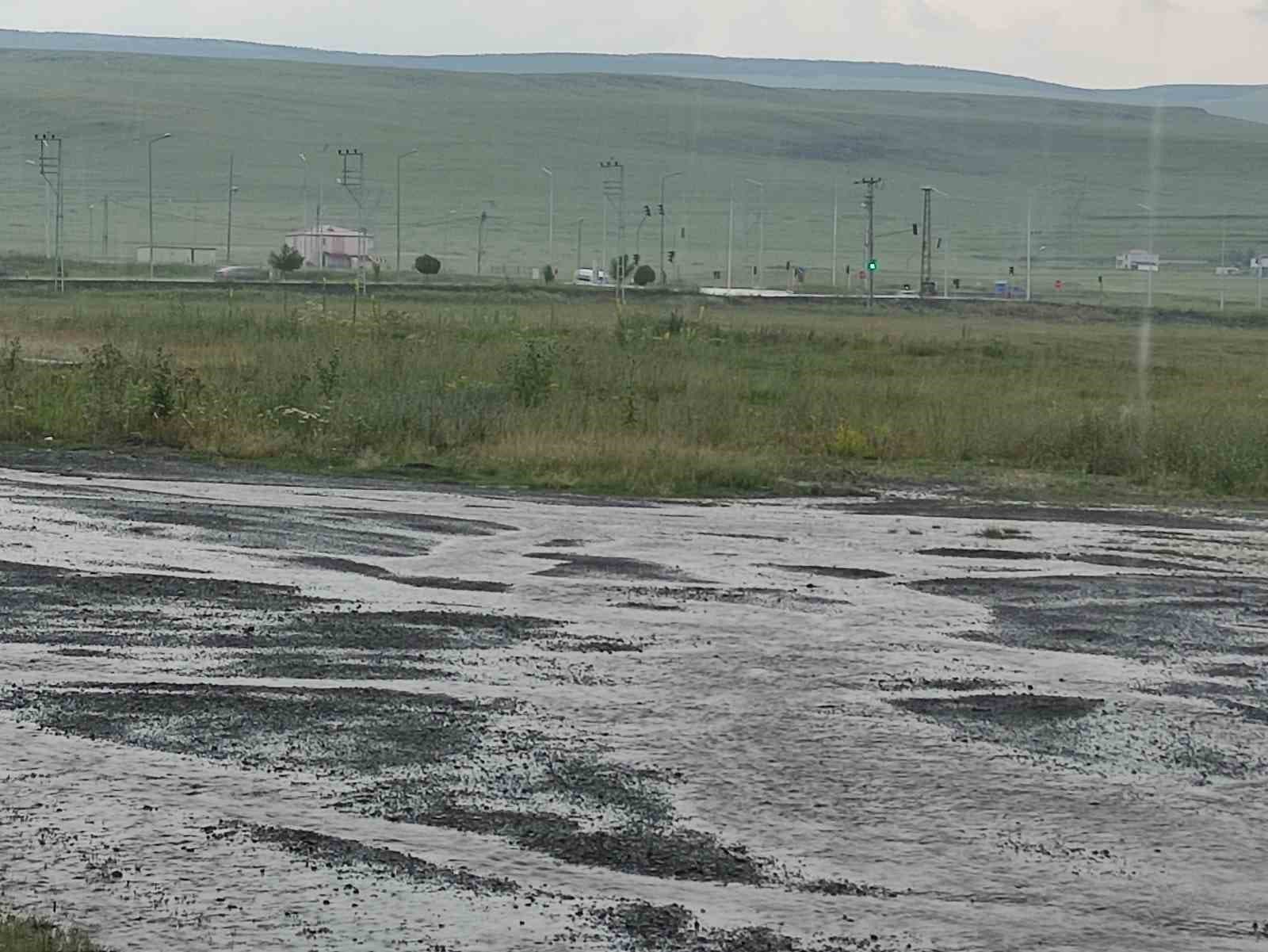 Ardahan'da Sağanak Yağış Hayatı Olumsuz Etkiledi