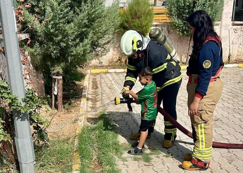 Cizre'de Anaokulu Öğrencilerine İtfaiyecilerden Hayati Eğitim