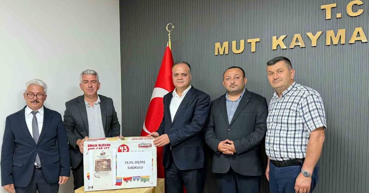 Mut'ta Tiyatro Gelirleriyle Çocuklara Oyuncak Desteği