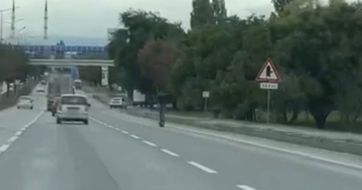 Eskişehir Çevreyolunda Kasksız Scooter Sürücüsünden Tehlikeli Yolculuk