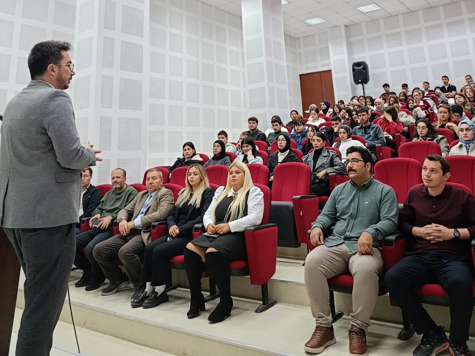 Emet Meslek Yüksekokulunda Yeni Öğrencilere Oryantasyon Eğitimi Düzenlendi
