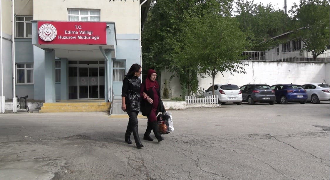 77 Yaşındaki Asiye Kaçar Huzurevinden Doğduğu Köye Yolculuk Yaptı