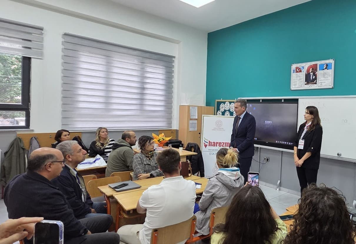 Eskişehir'de Öğretmenlere Yönelik Harezmi Eğitim Modeli Semineri Düzenlendi